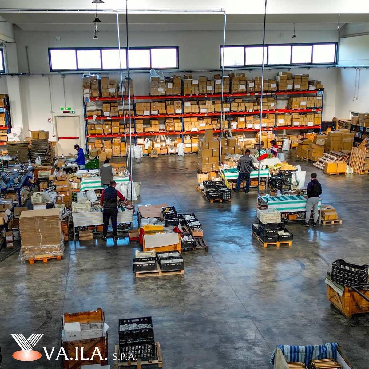 Interno dei capannoni VA.ILA.: produzione, confezionamento e magazzino ricambi